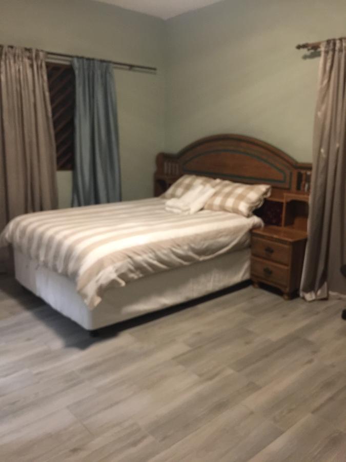 Coco Palm Bed&Breakfast Уиндхоек Екстериор снимка
