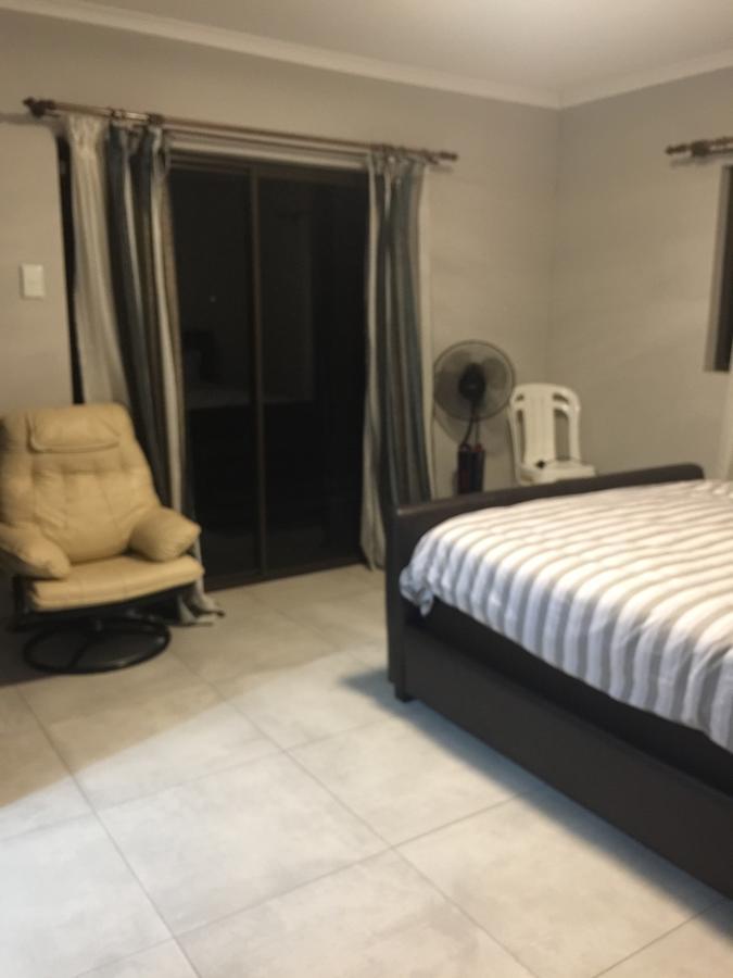 Coco Palm Bed&Breakfast Уиндхоек Екстериор снимка