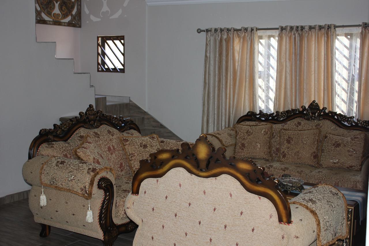 Coco Palm Bed&Breakfast Уиндхоек Екстериор снимка
