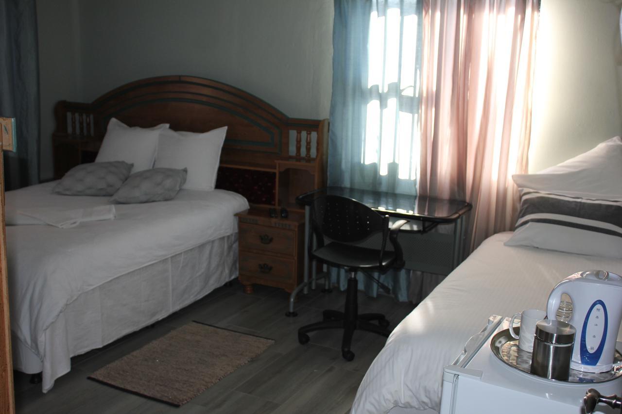 Coco Palm Bed&Breakfast Уиндхоек Екстериор снимка